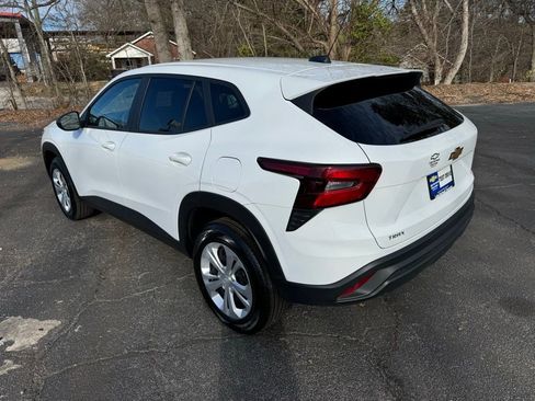 Certified 2025 Chevrolet Trax LS image 6