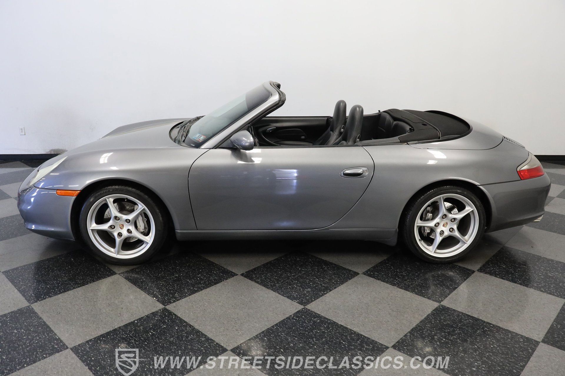 Used 2002 Porsche 911 Carrera 4 AWD/4WD image 2
