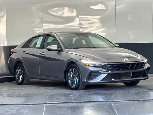 Used 2024 Hyundai Elantra SEL FWD image 1