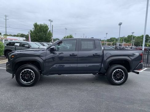 Certified 2025 Toyota Tacoma TRD Off-Road AWD/4WD image 5