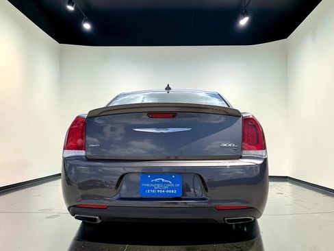 Used 2017 Chrysler 300 S w/ 300S Premium Group AWD/4WD image 4