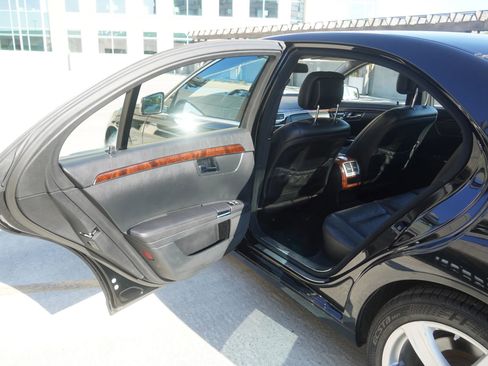 Used 2010 Mercedes-Benz S 550 4MATIC image 11