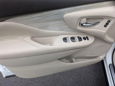 Used 2018 Nissan Murano Platinum image 9