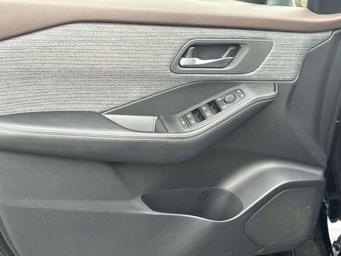 Certified 2023 Nissan Rogue SV FWD image 24