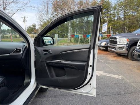 Used 2015 Dodge Journey Crossroad w/ Flexible Seating Group image 21