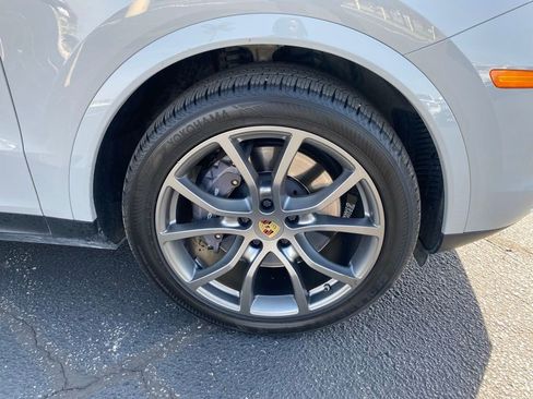 Used 2023 Porsche Cayenne Coupe image 2