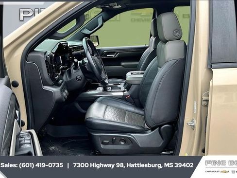 Used 2022 Chevrolet Silverado 1500 ZR2 w/ Technology Package image 18