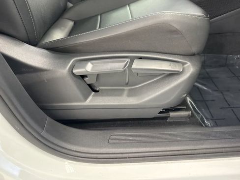 Used 2019 Volkswagen Tiguan SE w/ Panoramic Sunroof Package image 28