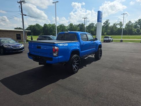 Used 2020 Toyota Tacoma TRD Sport AWD/4WD image 3