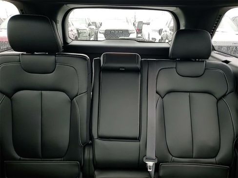 New 2025 Jeep Grand Cherokee Limited w/ Black Appearance Package image 36