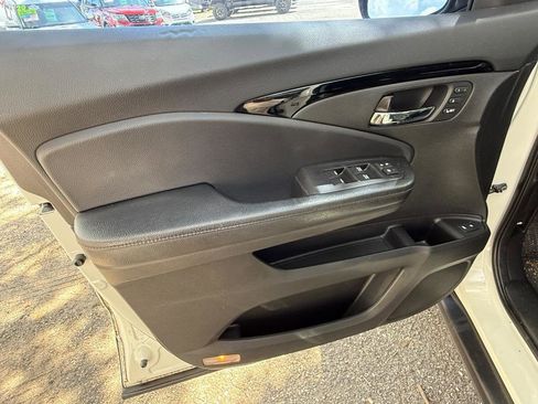 Used 2017 Honda Pilot Touring image 22