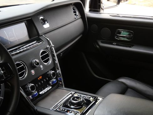 Certified 2021 Rolls-Royce Cullinan AWD/4WD image 25