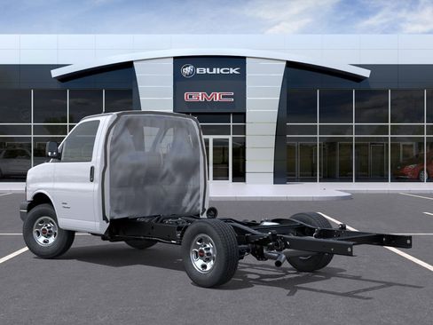 New 2025 GMC Savana 3500 w/ Power Convenience Package RWD image 3
