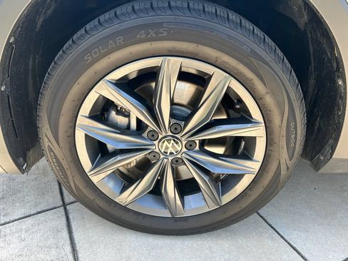 Used 2022 Volkswagen Tiguan SE AWD/4WD image 25