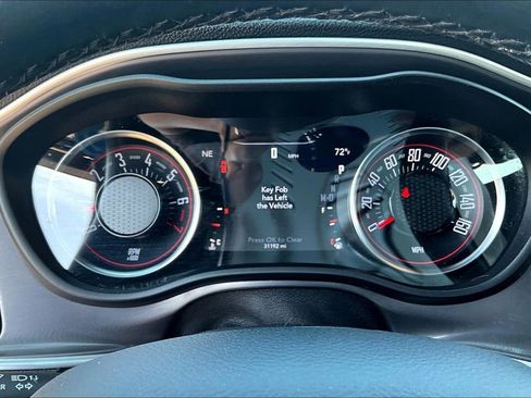 Used 2022 Dodge Challenger SXT w/ Driver Convenience Group RWD image 13