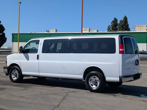 Used 2018 GMC Savana 3500 LT w/ LT Preferred Equipment Group RWD image 2
