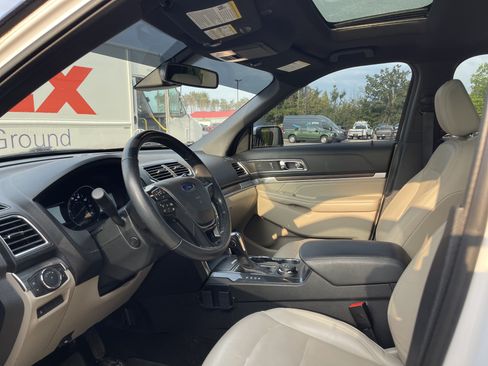 Used 2018 Ford Explorer Limited w/ Equipment Group 301A AWD/4WD image 10