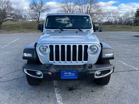 Used 2023 Jeep Gladiator Sport image 3