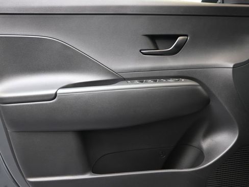 Certified 2025 Hyundai Kona SEL AWD/4WD image 22
