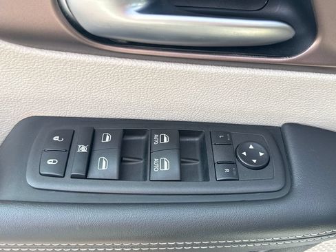 Used 2023 Chrysler Voyager LX FWD image 16