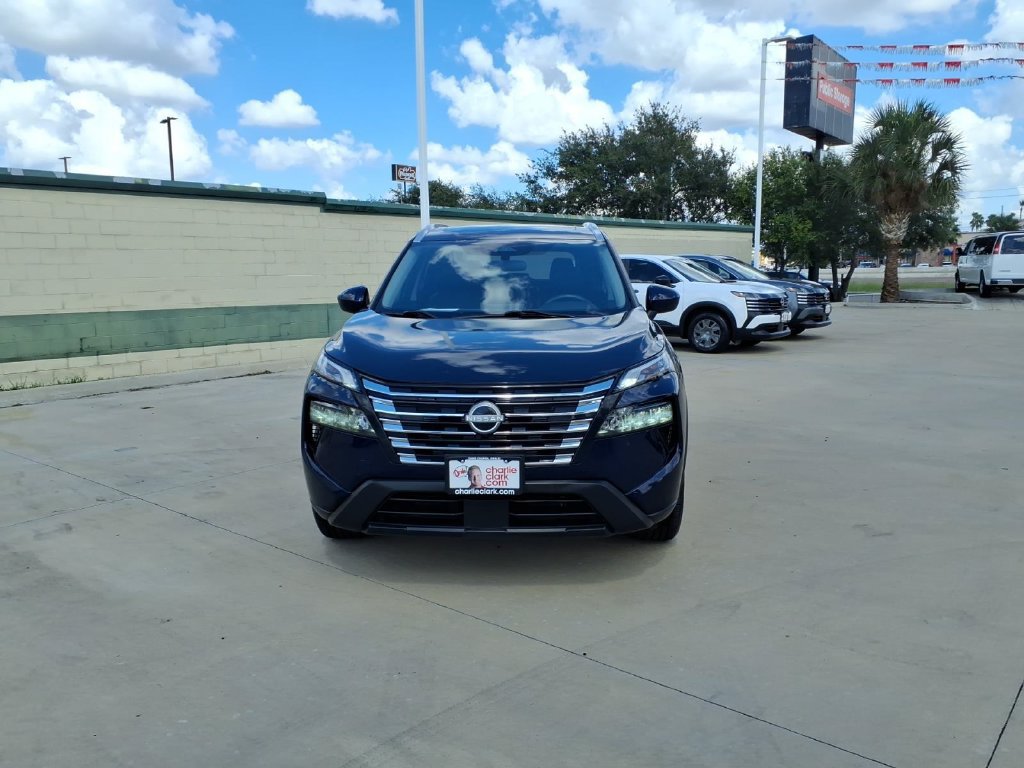 Used 2024 Nissan Rogue SV w/ SV Premium Package FWD image 8