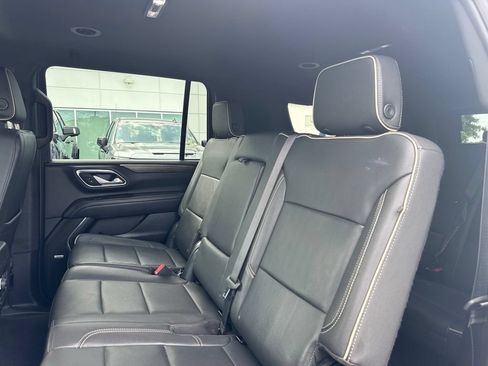 Used 2024 Chevrolet Suburban Premier AWD/4WD image 23