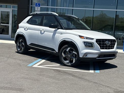 New 2025 Hyundai Venue Limited image 2