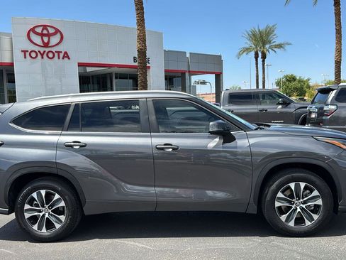 Certified 2024 Toyota Highlander XLE image 8