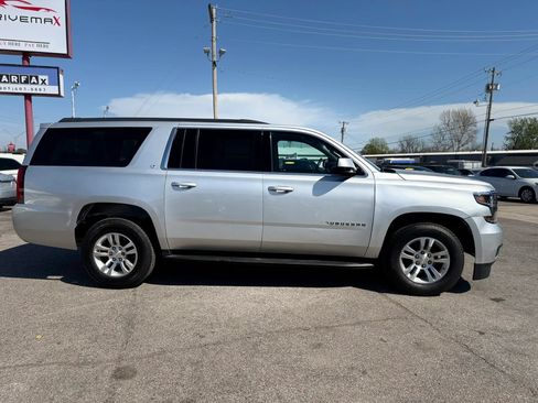 Used 2019 Chevrolet Suburban LT RWD image 2