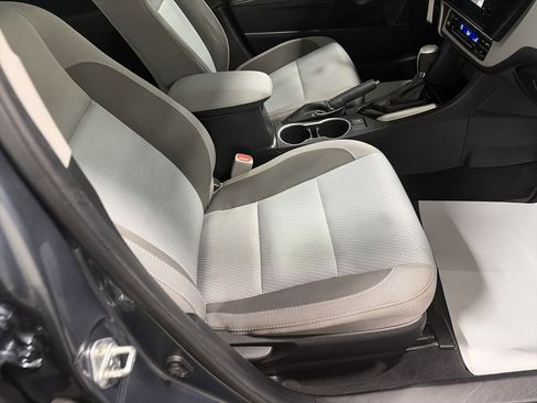 Used 2018 Toyota Corolla LE image 29