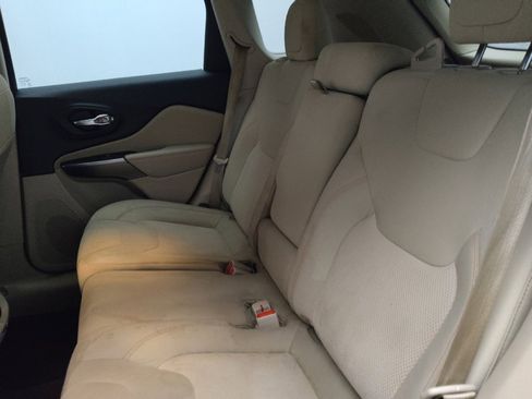 Used 2020 Jeep Cherokee Latitude image 18