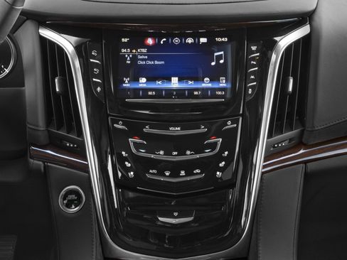 Used 2017 Cadillac Escalade 2WD image 7
