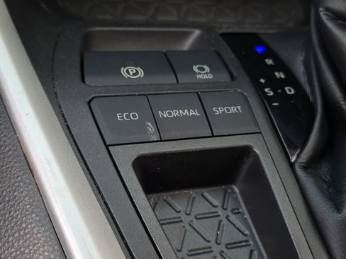 Used 2021 Toyota RAV4 XLE Premium image 24