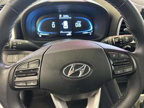 Used 2025 Hyundai Venue SEL FWD image 19