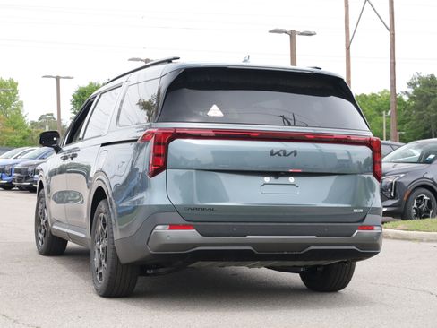 New 2026 Kia Carnival SX FWD image 3