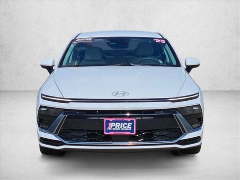 Used 2025 Hyundai Sonata SEL FWD image 2
