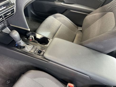 Used 2025 Toyota Camry LE image 40