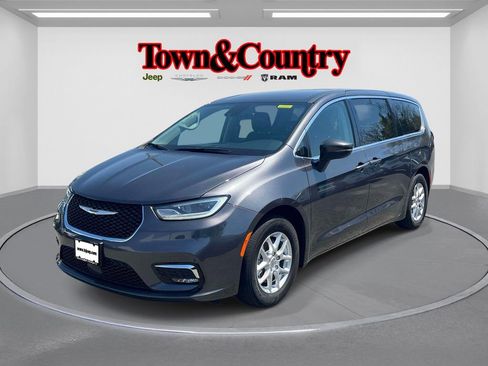 Certified 2023 Chrysler Pacifica Touring-L FWD image 4