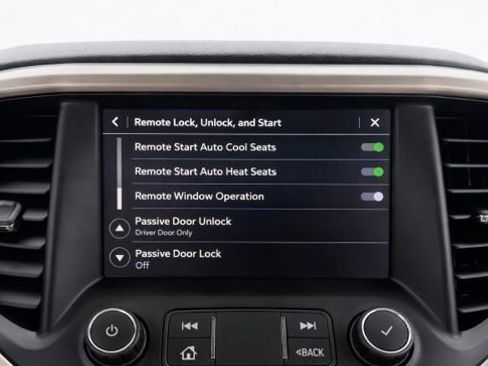 Used 2021 GMC Acadia Denali w/ Denali Ultimate Package AWD/4WD image 27