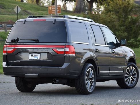 Used 2017 Lincoln Navigator Select AWD/4WD image 5