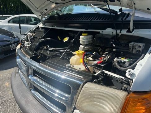 Used 2000 Dodge B1500 image 14