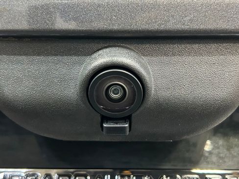 Used 2021 Ford Explorer XLT w/ Equipment Group 202A AWD/4WD image 25