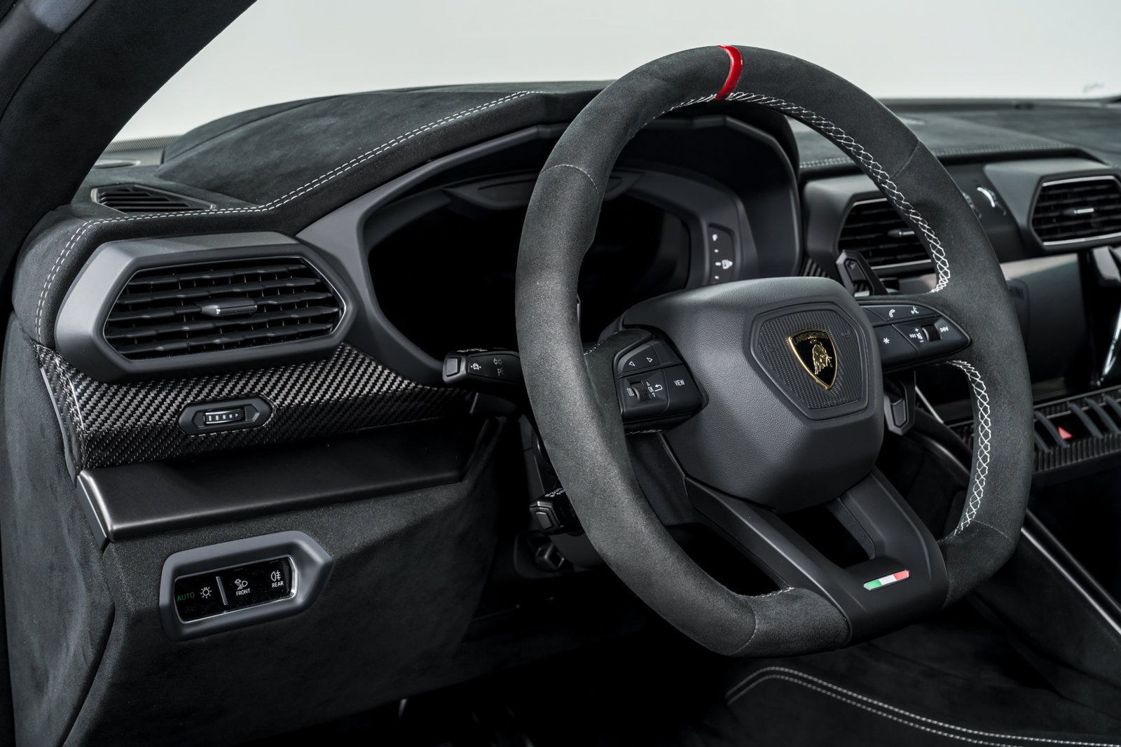Used 2024 Lamborghini Urus Performante AWD/4WD image 14