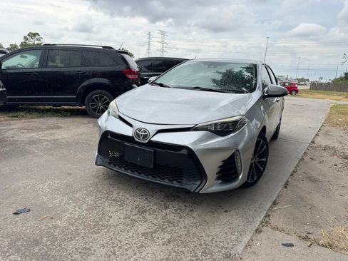 Used 2017 Toyota Corolla SE FWD image 2