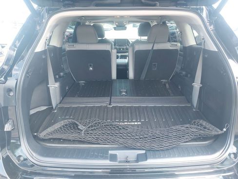 Used 2020 Toyota Highlander XLE AWD/4WD image 38