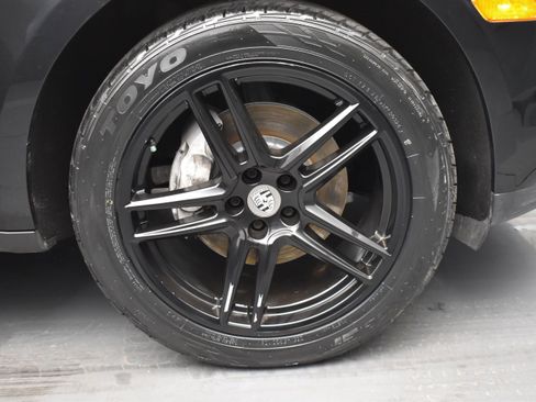 Used 2019 Porsche Macan AWD/4WD image 16