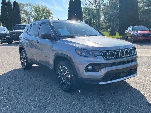 Used 2023 Jeep Compass Limited w/ Sun and Sound Group AWD/4WD image 7