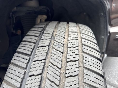 Used 2017 Jeep Grand Cherokee Overland w/ Jeep Active Safety Group image 26