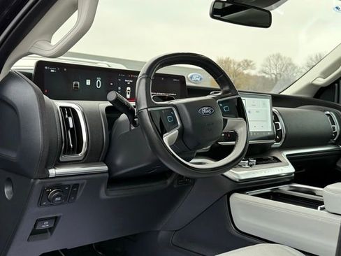 Certified 2025 Ford Expedition Max Platinum image 19