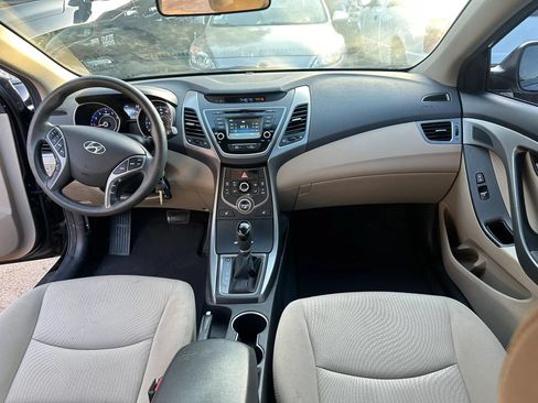 Used 2014 Hyundai Elantra SE w/ Option Group 02 FWD image 11